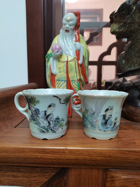 古玩陶瓷民國 吳海峰繪畫人物紋把杯一對拍賣,當前價格3680元