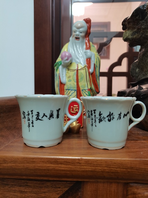 古玩陶瓷民國 吳海峰繪畫人物紋把杯一對拍賣,當前價格3680元