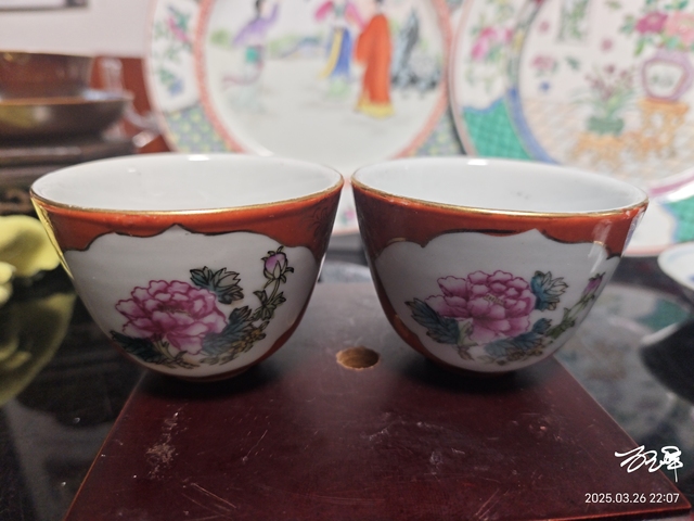 古玩陶瓷**紅描金開窗花卉杯拍賣，當前價格788元