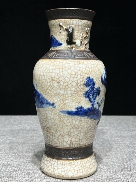 古玩陶瓷清中期寄托成化款哥釉青花加白梅枝耳賞瓶拍賣，當前價格2880元