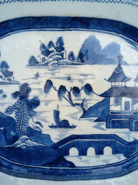 古玩陶瓷（全品）清三代乾隆青花山水庭臺超大盤長38cm，寬31cm拍賣，當前價格3988元