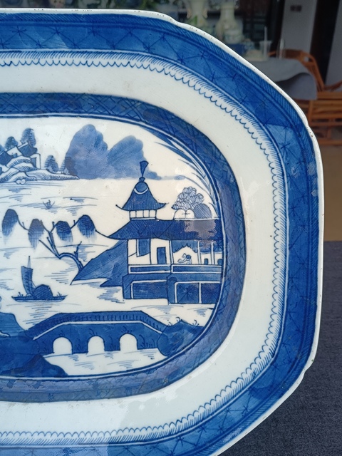 古玩陶瓷（全品）清三代乾隆青花山水庭臺超大盤長38cm，寬31cm拍賣，當前價格3988元