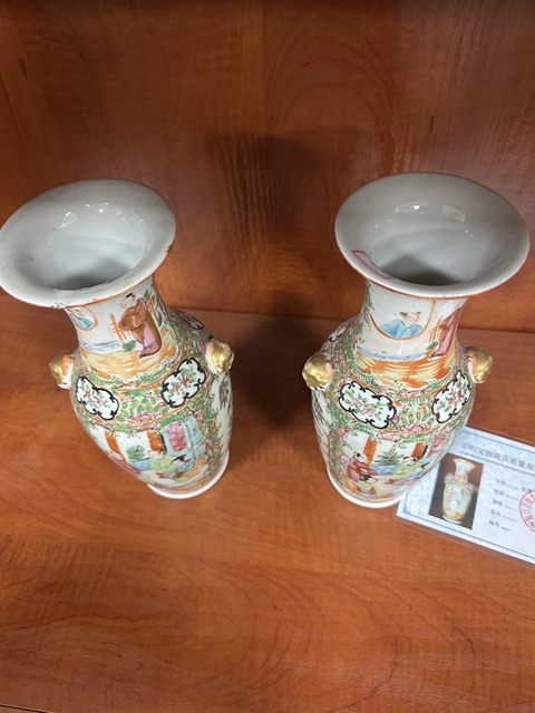 古玩陶瓷人物花鳥蝶紋雙鋪首廣彩瓶拍賣,當(dāng)前價(jià)格3980元