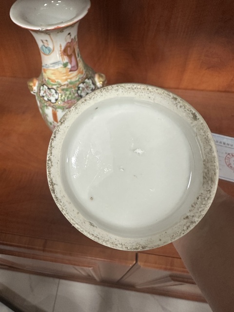 古玩陶瓷人物花鳥蝶紋雙鋪首廣彩瓶拍賣,當(dāng)前價(jià)格3980元