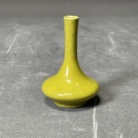 古玩陶瓷清中晚·魚籽黃釉小荸薺瓶真品鑒賞圖