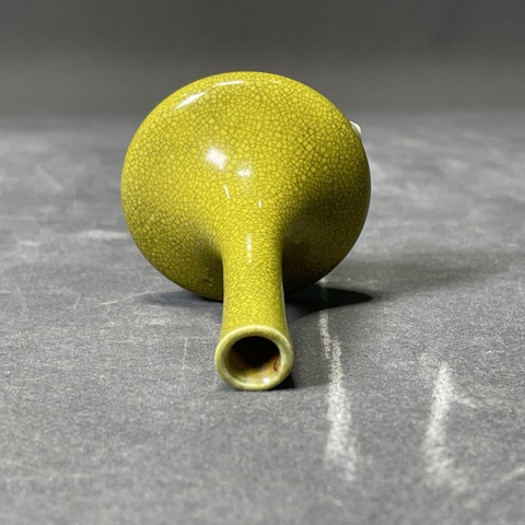 古玩陶瓷清中晚·魚籽黃釉小荸薺瓶真品鑒賞圖