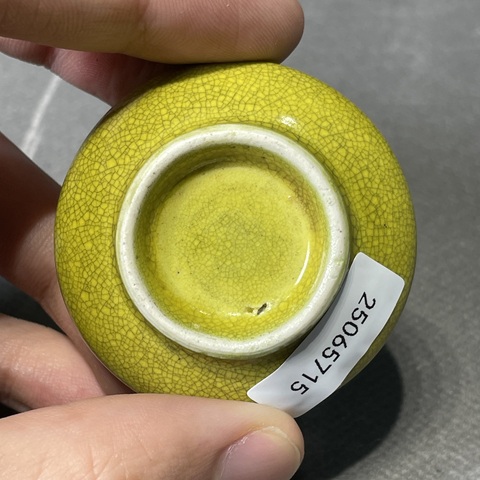 古玩陶瓷清中晚·魚籽黃釉小荸薺瓶真品鑒賞圖