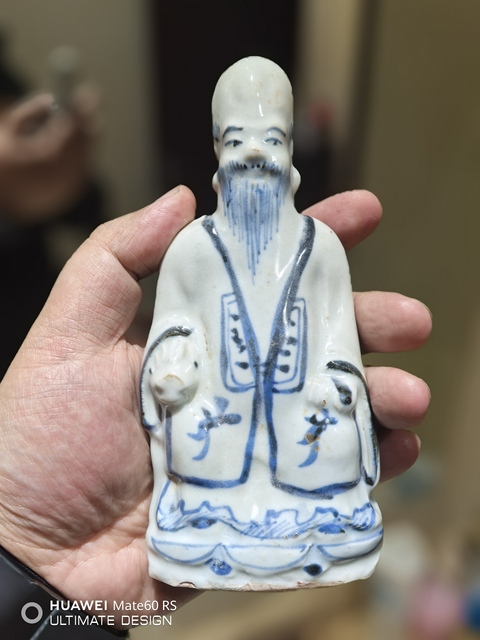 古玩陶瓷明中晚青花南極仙翁坐像拍賣,當前價格32000元