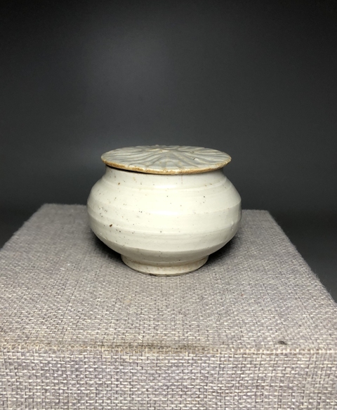 古玩陶瓷【元代】青白釉蓋罐拍賣，當(dāng)前價格0元