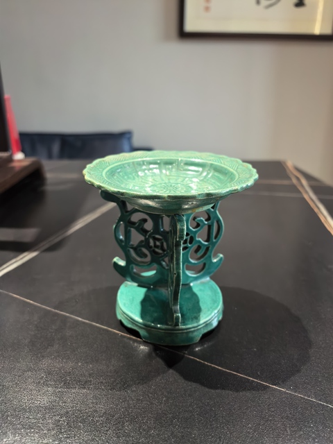 古玩陶瓷孔雀綠釉刻奎龍紋供盤拍賣，當前價格3688元