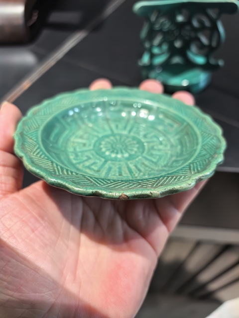 古玩陶瓷孔雀綠釉刻奎龍紋供盤拍賣，當前價格3688元