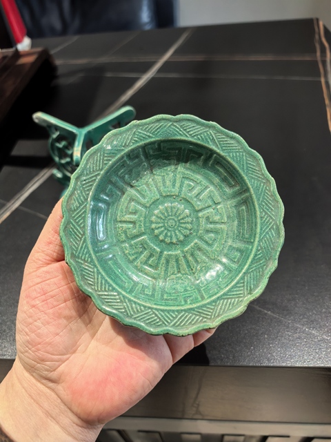 古玩陶瓷孔雀綠釉刻奎龍紋供盤拍賣，當前價格3688元