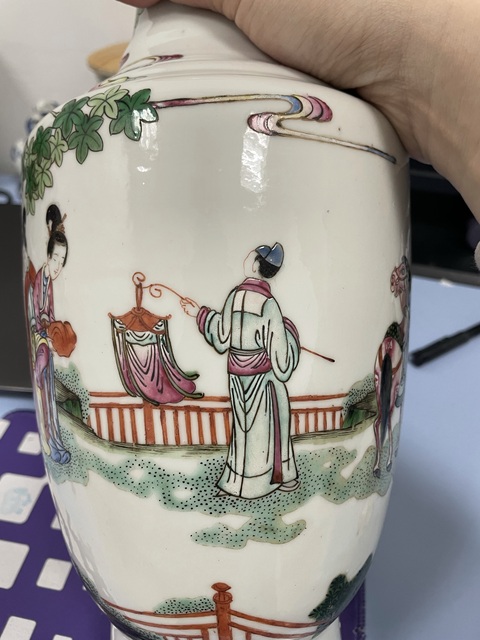 古玩陶瓷清晚期·粉彩西廂記紋撇口瓶拍賣，當前價格5800元