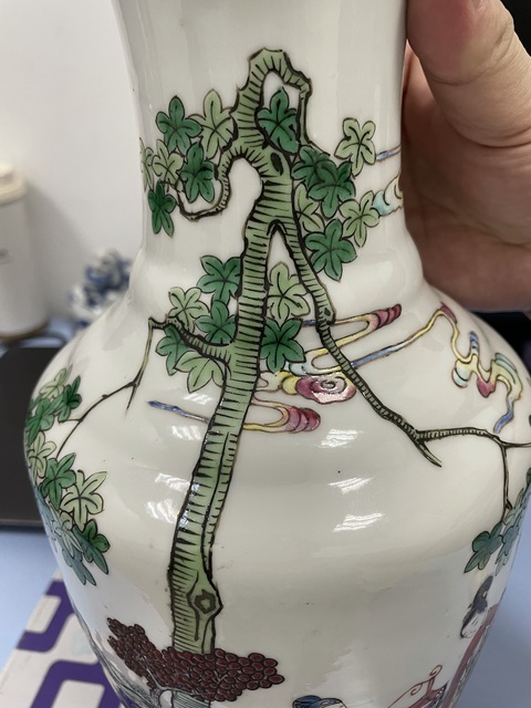古玩陶瓷清晚期·粉彩西廂記紋撇口瓶拍賣，當前價格5800元