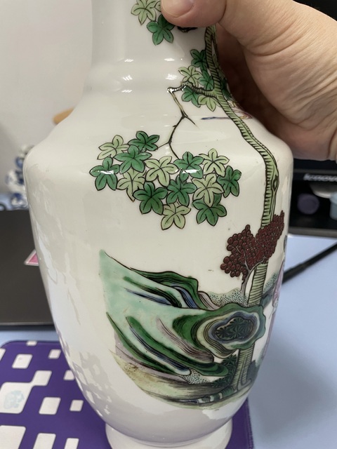 古玩陶瓷清晚期·粉彩西廂記紋撇口瓶拍賣，當前價格5800元