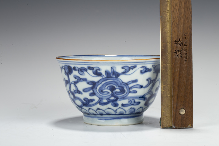 古玩陶瓷清康熙·青花纏枝花卉紋碗拍賣,當(dāng)前價(jià)格3800元