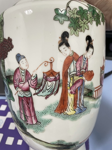 古玩陶瓷清晚期·粉彩西廂記紋撇口瓶拍賣，當前價格5800元