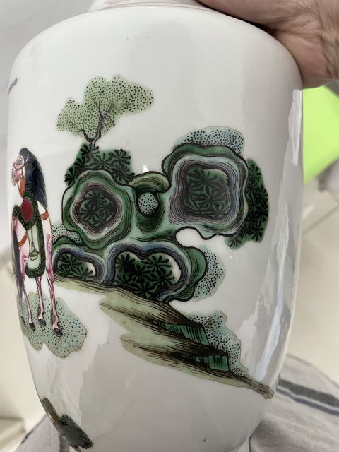 古玩陶瓷清晚期·粉彩西廂記紋撇口瓶拍賣，當前價格5800元