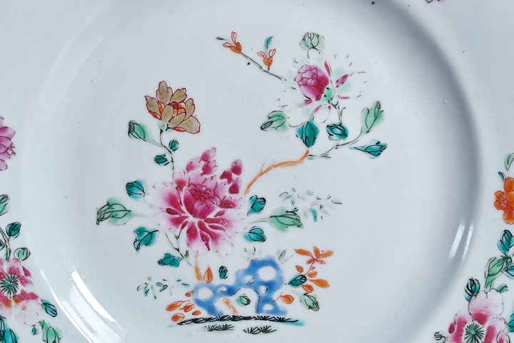 古玩陶瓷清雍乾·通景粉彩折枝花卉紋花口賞盤拍賣，當前價格111元