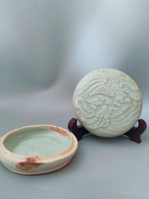古玩陶瓷南宋湖田窯雙鳳紋粉盒拍賣,當前價格2800元