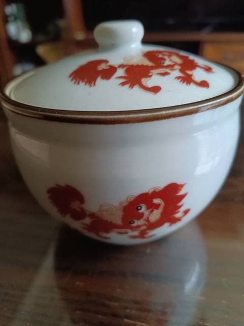 古玩陶瓷獅紋蓋碗真品鑒賞圖