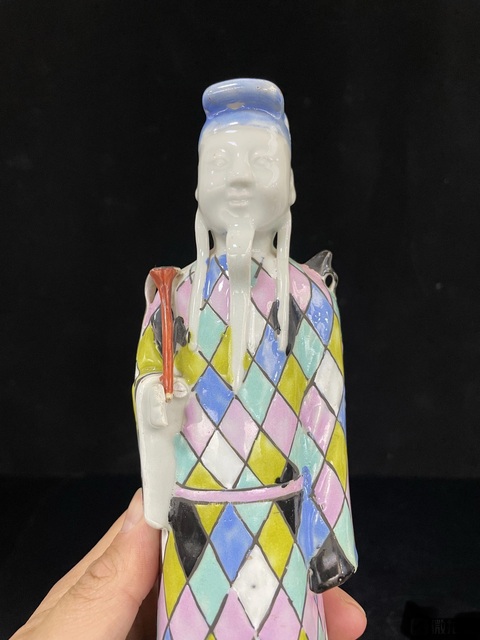 古玩陶瓷雍乾粉彩人物瓷塑拍賣,當前價格1288元