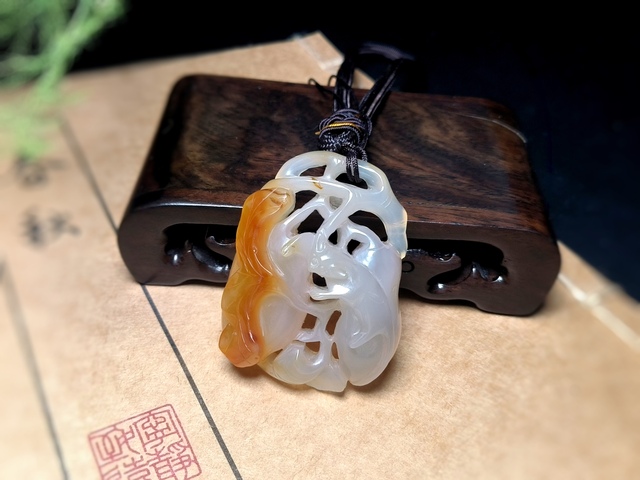 古玩玉器收藏級清代瑪瑙雕“瓜果墜”拍賣，當前價格25000元