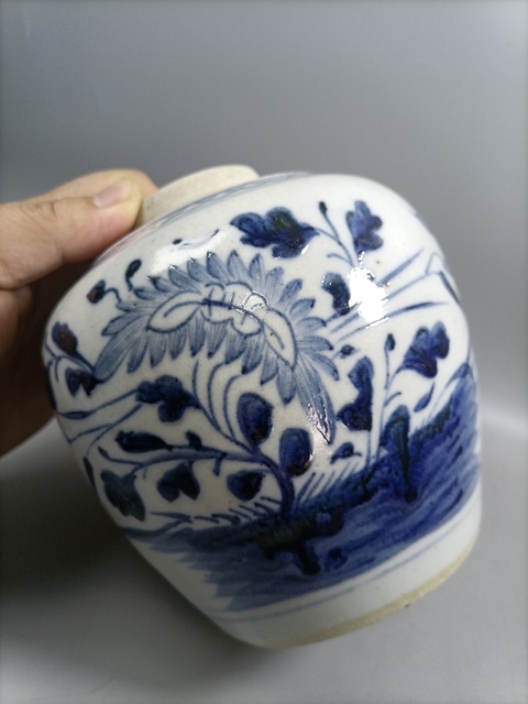 古玩陶瓷清中期青花花卉紋罐拍賣，當(dāng)前價(jià)格980元
