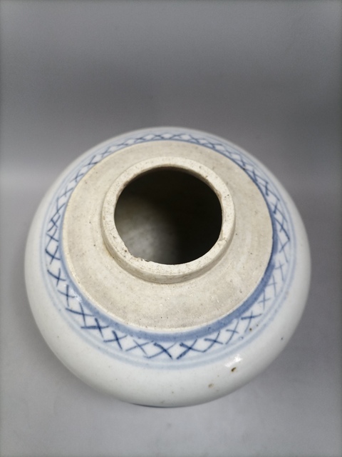 古玩陶瓷清中期青花花卉紋罐拍賣，當(dāng)前價(jià)格980元