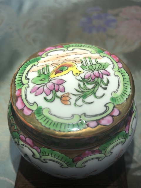 古玩陶瓷民國廣彩人物紋茶葉罐拍賣，當前價格338元