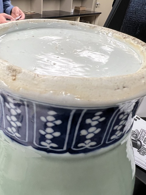 古玩陶瓷豆青青花開窗人物雙耳瓶（嘉道）拍賣，當前價格28000元