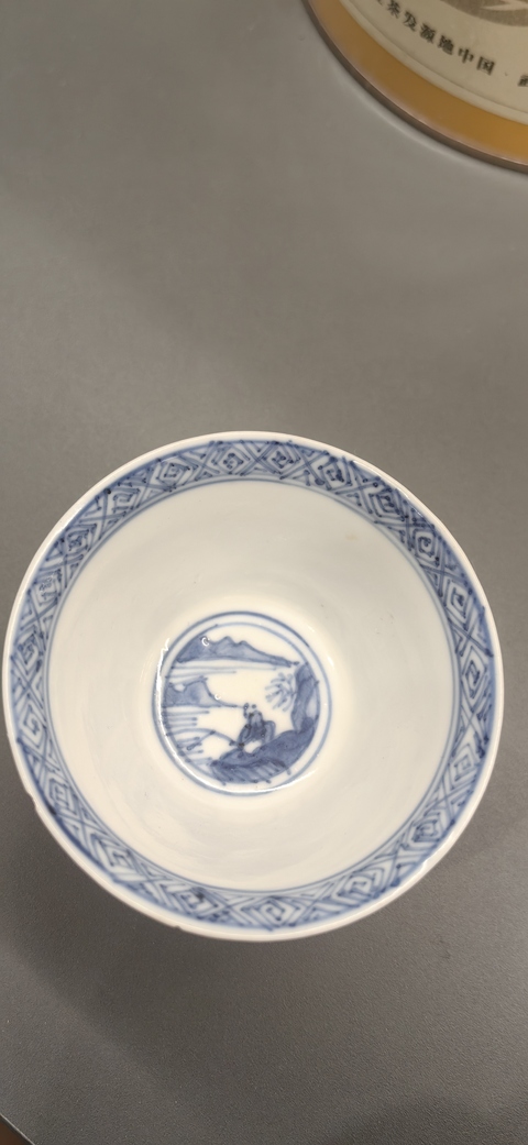 古玩陶瓷康熙·青花仕女?huà)霊蚣y主人杯拍賣(mài),當(dāng)前價(jià)格3699元