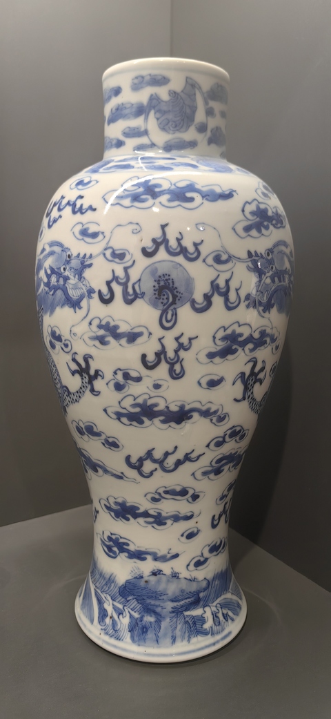 古玩陶瓷咸豐·二龍戲珠紋梅瓶拍賣,當前價格3999元