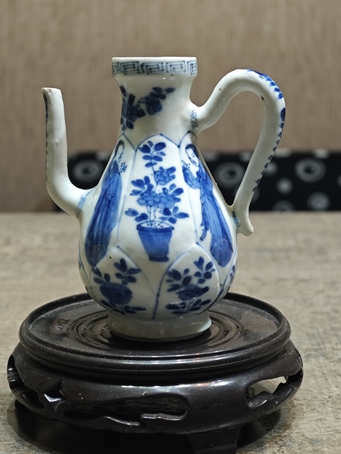 清康熙青花四美圖執(zhí)壺拍賣，當(dāng)前價格1500元