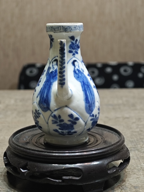 古玩陶瓷清康熙青花四美圖執(zhí)壺拍賣，當(dāng)前價(jià)格1500元
