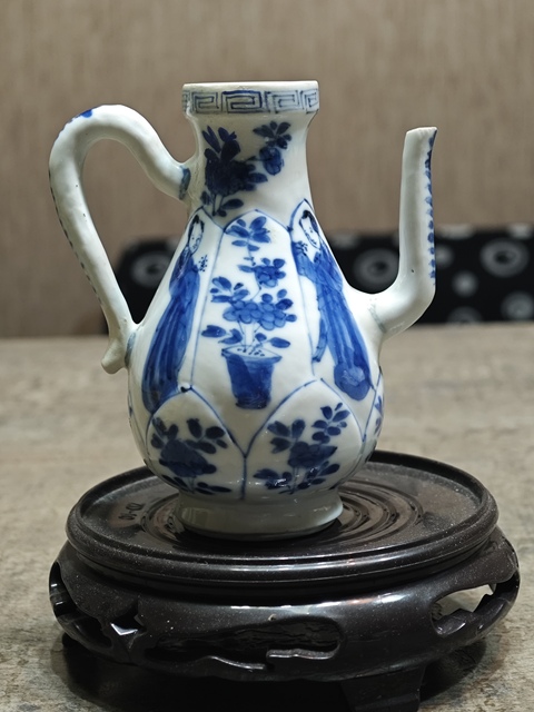 古玩陶瓷清康熙青花四美圖執(zhí)壺拍賣，當(dāng)前價(jià)格1500元