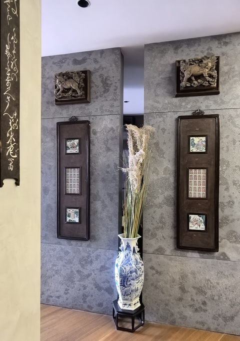 古玩陶瓷嘉慶粉彩蠻人獻寶瓷板掛屏拍賣，當前價格28888元