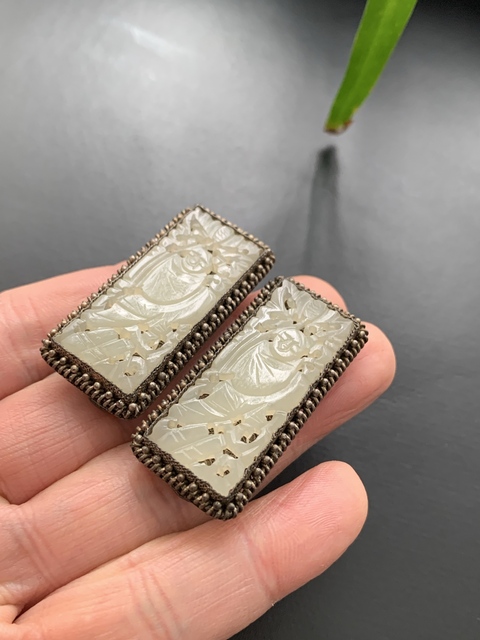 古玩玉器清代和田玉雕“和合二仙”領(lǐng)夾一對(duì)拍賣,當(dāng)前價(jià)格12000元