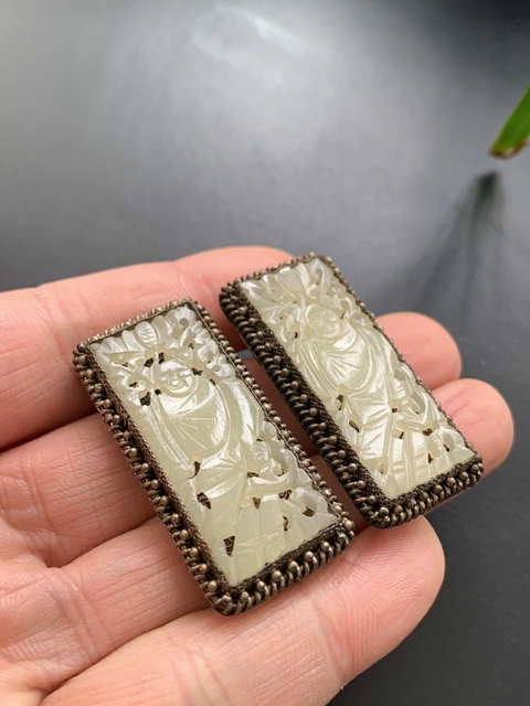 古玩玉器清代和田玉雕“和合二仙”領(lǐng)夾一對(duì)拍賣,當(dāng)前價(jià)格12000元