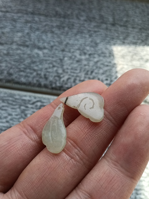 古玩玉器清代和田玉雕“花飾”翅膀拍賣,當前價格350元