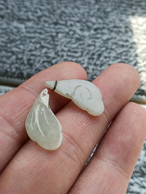 古玩玉器清代和田玉雕“花飾”翅膀拍賣,當前價格350元