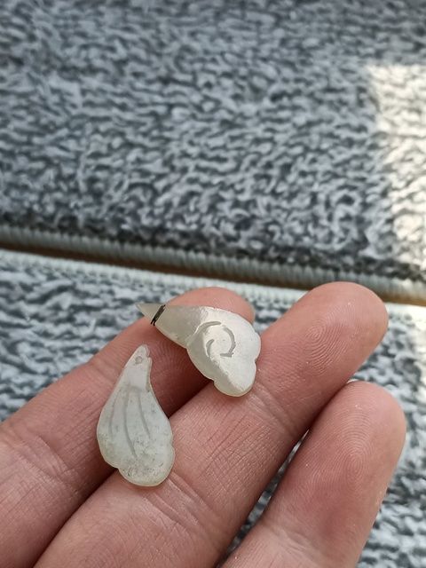 古玩玉器清代和田玉雕“花飾”翅膀拍賣,當前價格350元