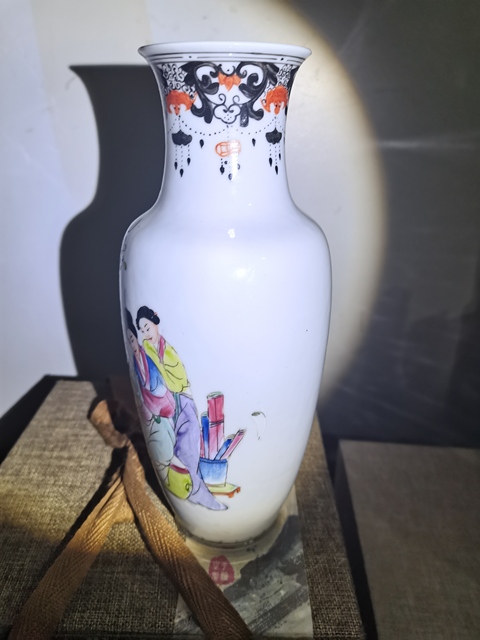 古玩陶瓷粉彩仕女人物觀音瓶拍賣，當前價格2800元