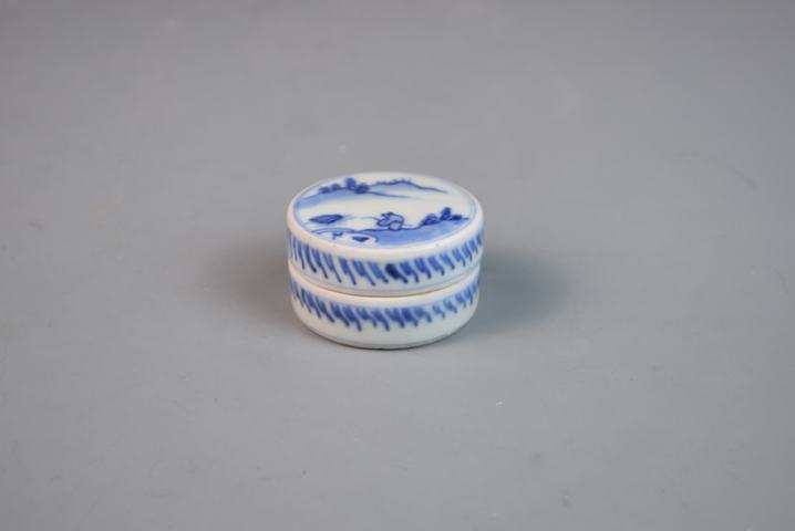 古玩陶瓷清早期青花山水人物紋印泥盒拍賣，當前價格600元