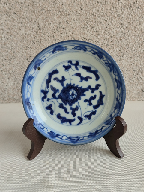 古玩陶瓷青花纏枝花卉紋盤拍賣，當(dāng)前價(jià)格260元