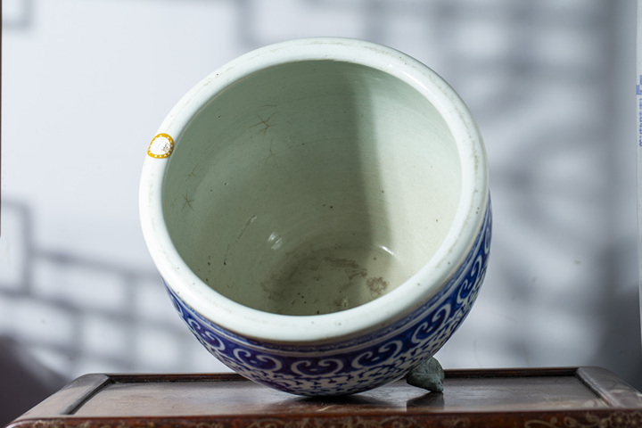 古玩陶瓷清中·青花纏枝花卉紋卷缸拍賣,當(dāng)前價(jià)格418元