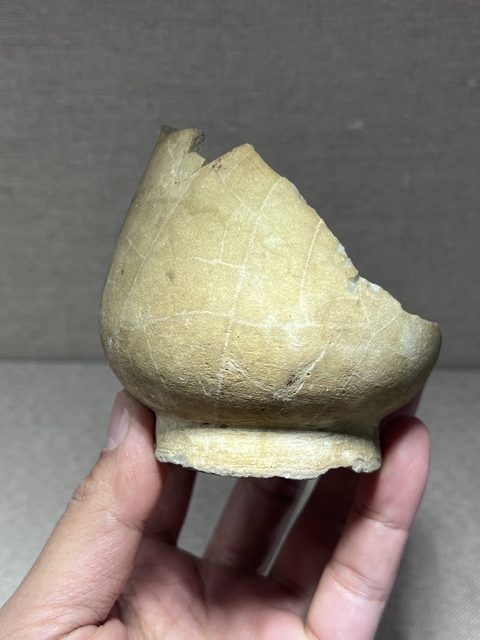 古玩陶瓷館藏級南宋官窯花瓶底座標本拍賣，當前價格3980元