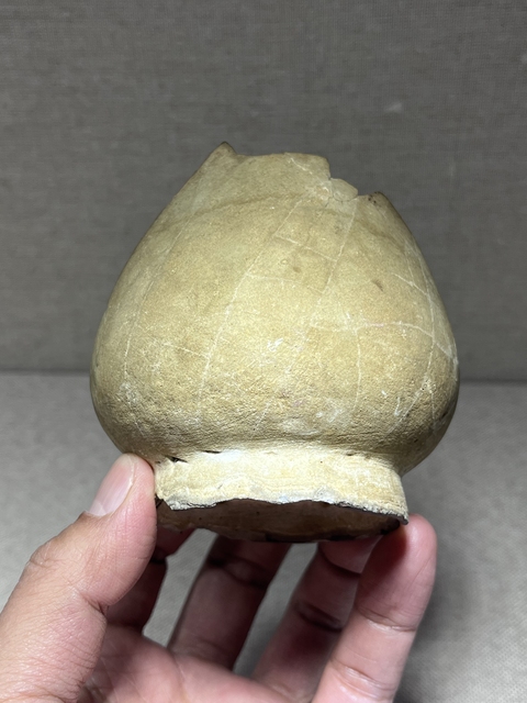 古玩陶瓷館藏級南宋官窯花瓶底座標本拍賣，當前價格3980元