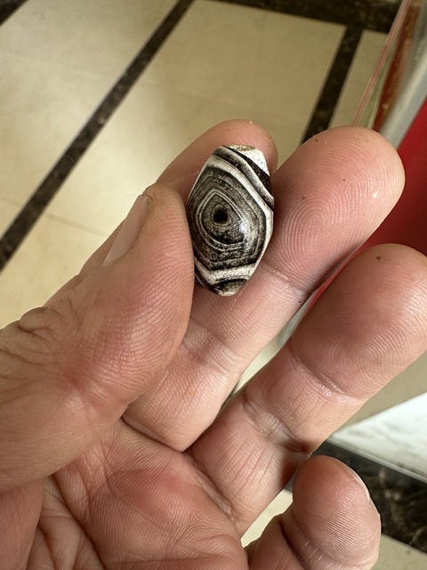 古玩玉器纏絲瑪瑙橄欖珠拍賣,當前價格1888元