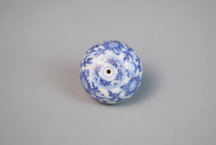 古玩陶瓷康熙青花牛眼盒拍賣，當前價格4500元